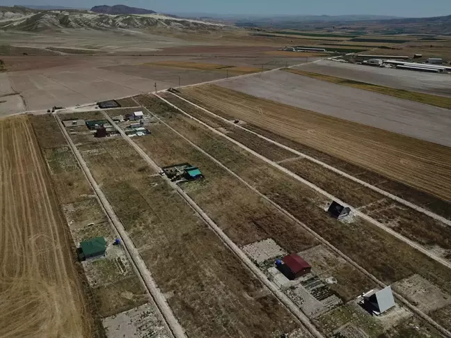 Ankara'nın Ayaş ilçesinde izinsiz inşa edilen 23 yapı yıkıldı
