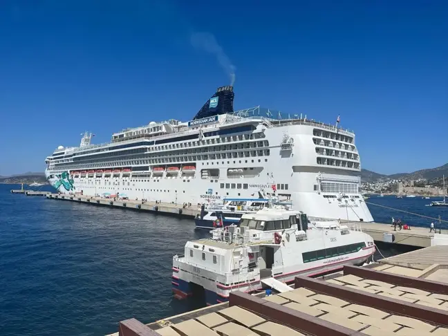 Bahamalar bayraklı Norwegian Jade Bodrum'u ziyaret etti