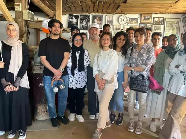 Bilecik Şeyh Edebali Üniversitesi'nde Yabancı Uyruklu Öğrenciler Kınık Köyü Gezisinde Çömlek Yaptılar