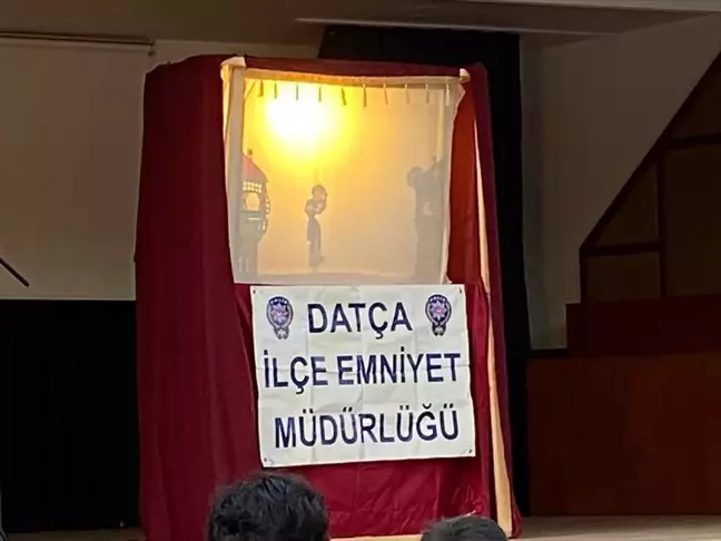 Datça'da Çocuklara Hacivat ve Karagöz ile Trafik Eğitimi Verildi