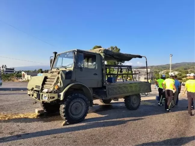 Dörtyol'da Askerleri Taşıyan Nakil Aracı TIR'a Çarptı: 13 Yaralı