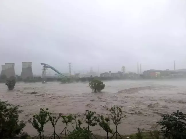 Çin'de Dokusuri Tayfunu Sonrası Kuzey Bölgeleri Su Bastı