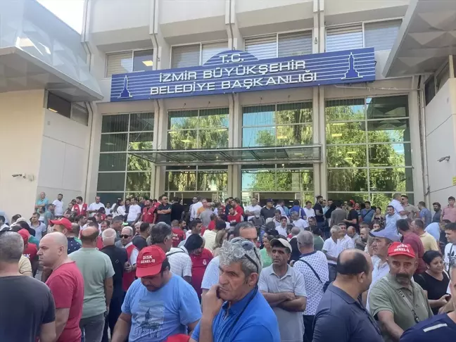 İZENERJİ ve İZELMAN çalışanlarından iş bırakma eylemi