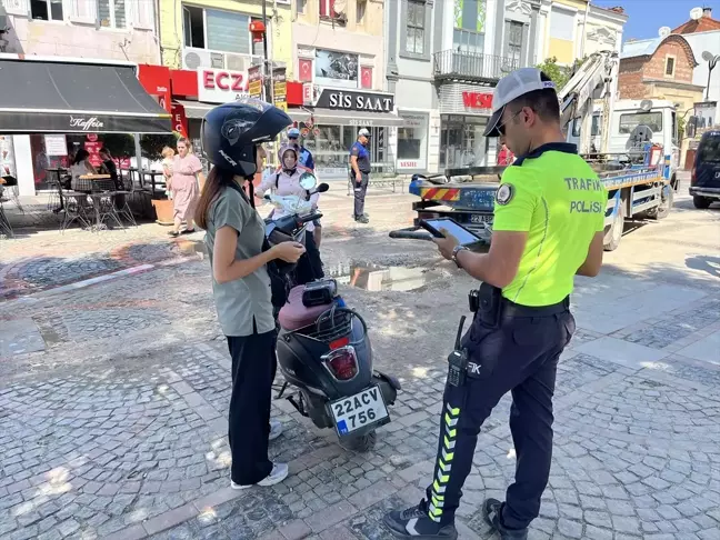 Edirne'de Saraçlar Caddesi'nde trafik denetimi yapıldı