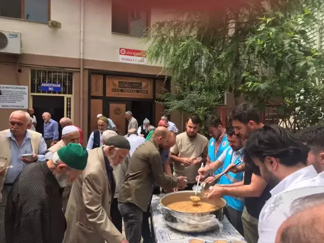 Güce İlçesinde Vatandaşlara Aşure İkram Edildi