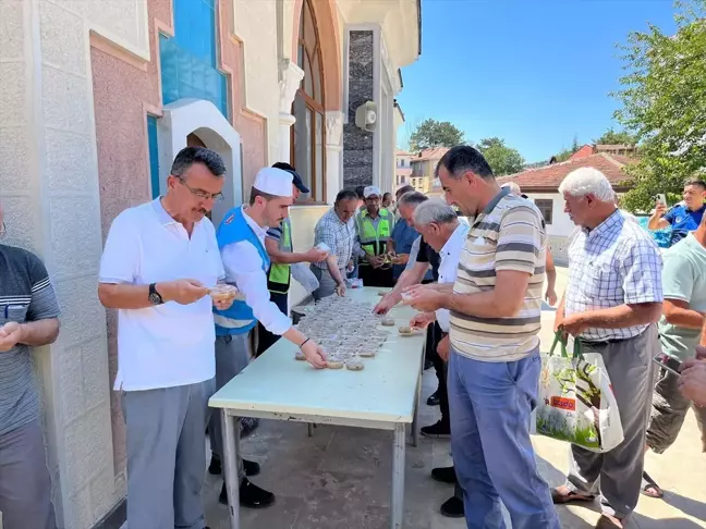 Hanönü Belediyesi Muharrem Ayında Aşure Dağıttı