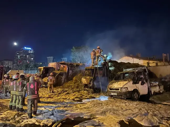 Bakırköy'de Hipodrom Caddesinde Araçlarda Yangın Çıktı