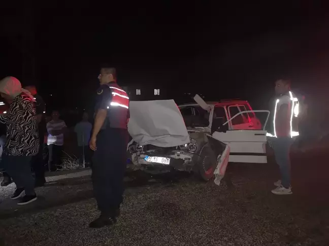 Burdur'da Otomobil ile Hafif Ticari Araç Çarpıştı: 2 Ölü, 6 Yaralı