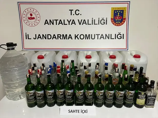 Alanya'da Kaçakçılık Operasyonu: Sahte ve Kaçak İçki Ele Geçirildi, 2 Tutuklama