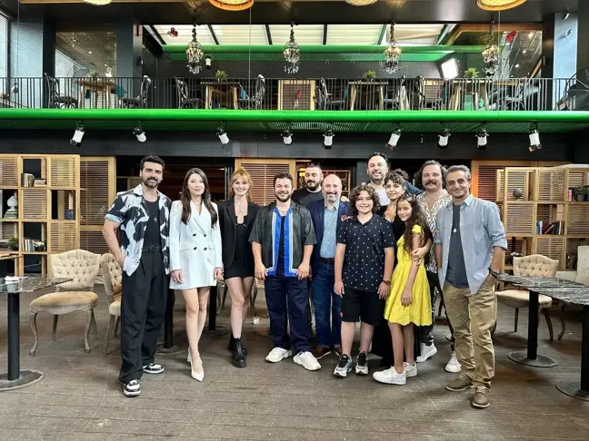 Ferit Aktuğ ve Bihter Dinçel'in Başrolünde Olduğu 'Aile Çıkmazı' Filminin Çekimleri İstanbul'da Devam Ediyor