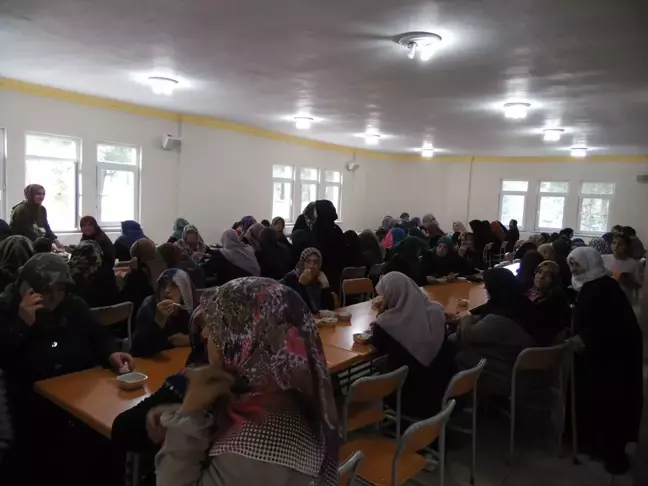Yaylakent Belediyesi Vatandaşlara Aşure İkramında Bulundu