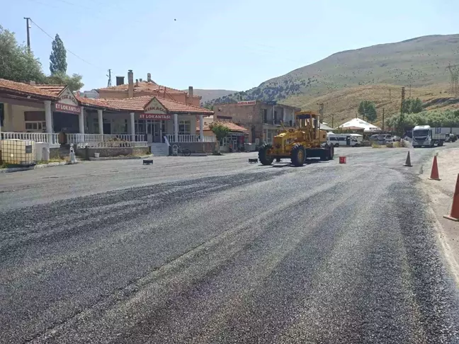 Kayseri Büyükşehir Belediyesi Kıskaçlı mevkiinde asfalt çalışması yaptı