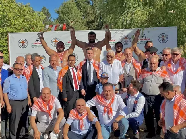 Fethiye Belediyespor Güreşçisi Ali Yanatma, Kale Davaz Yağlı Pehlivan Güreşleri'nde başpehlivan oldu