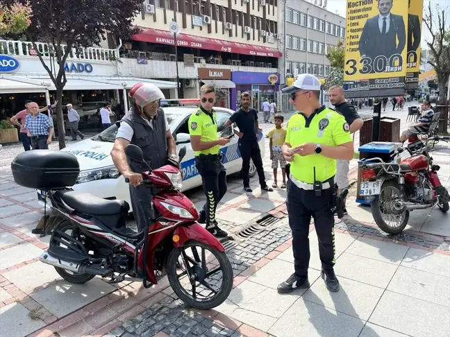 Edirne'de Saraçlar Caddesi'nde trafik denetimi yapıldı