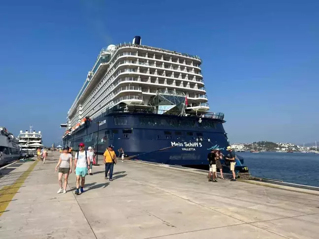 Dev yolcu gemisi Bodrum'a geldi