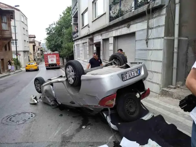 Üsküdar'da Araç Kontrolden Çıkıp Takla Attı: 5 Yaralı