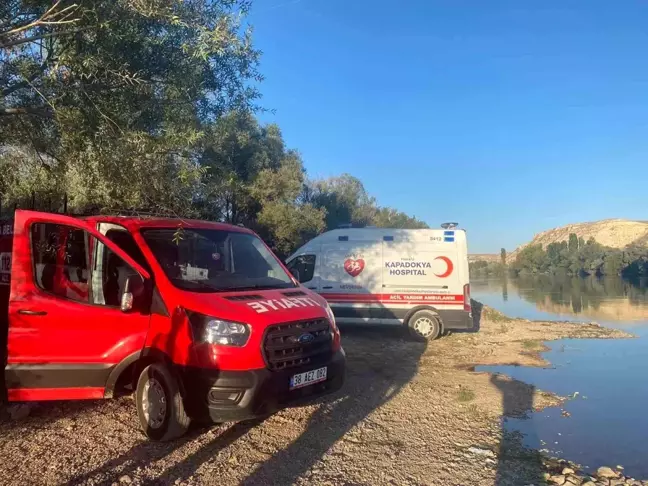 Serinlemek için girdiği Kızılırmak'ta kayboldu