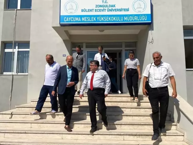 ZBEÜ Rektörü İsmail Hakkı Özölçer, Gençlik Ofisi, Diş Hekimliği Fakültesi ve Çaycuma Kampüsünde incelemelerde bulundu