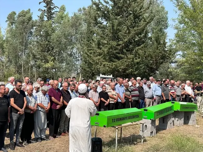 Osmaniye'de kaza sonucu hayatını kaybeden aile üyeleri son yolculuklarına uğurlandı