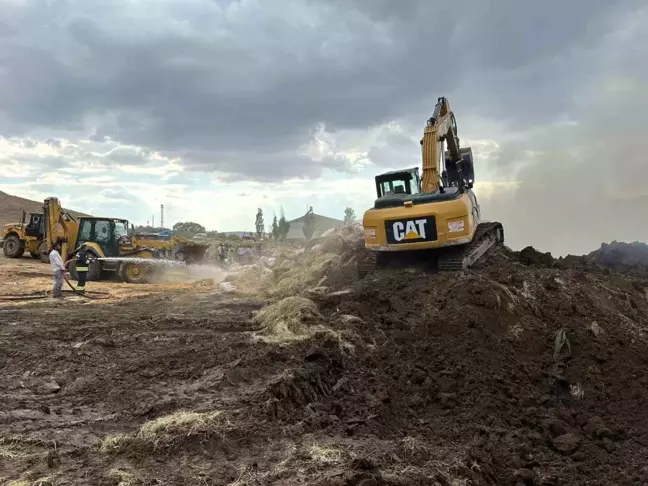Erzurum'un Tekman ilçesinde çıkan yangında 12 bin balya ot kül oldu