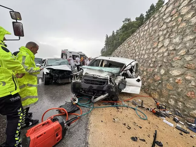 Akseki'de trafik kazası: 1 ölü, 6 yaralı
