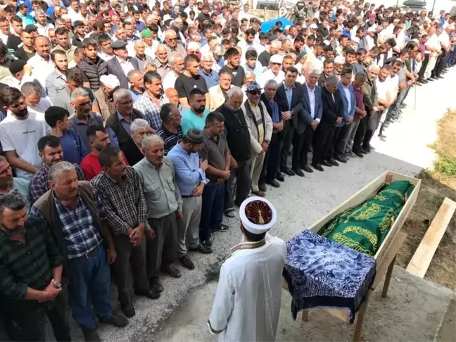 Kürtün'de kavga sonucu intihar eden genç kız son yolculuğuna uğurlandı