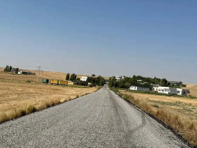 Diyarbakır Büyükşehir Belediyesi Kırsal Mahallelerde Yol Yapım Çalışmalarını Sürdürüyor