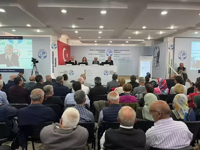 Ordu'da Dünya Demokrasi Forumu'nda 4 panel düzenlendi