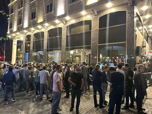 Belediye çalışanları toplu iş sözleşmesini protesto etti
