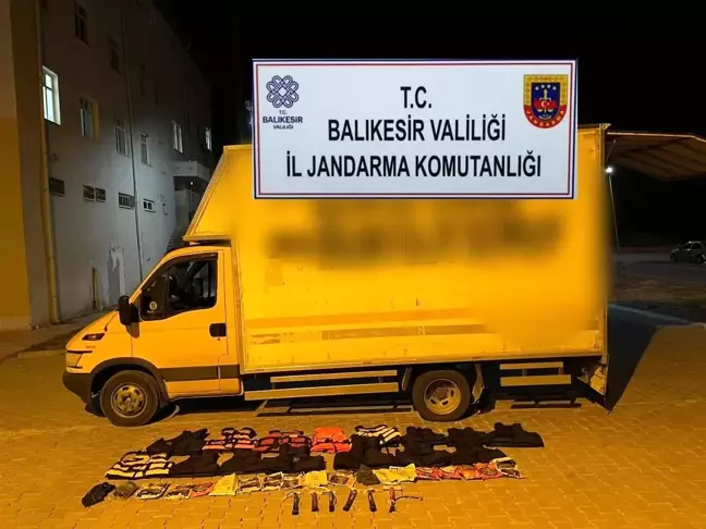 Balıkesir'de düzensiz göçmen operasyonu: 143 kişi yakalandı