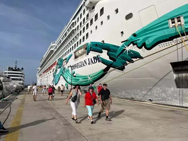Bahamalar Bayraklı Kruvaziyer Bodrum'a Geldi