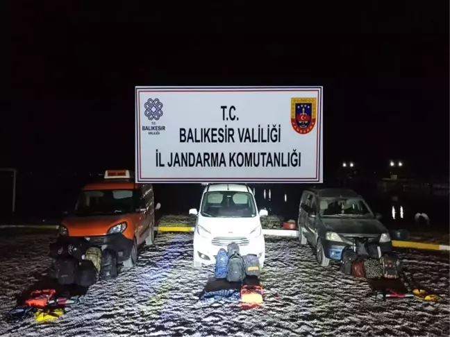 Balıkesir'de düzensiz göçmen operasyonu: 88 göçmen ve 9 organizatör yakalandı