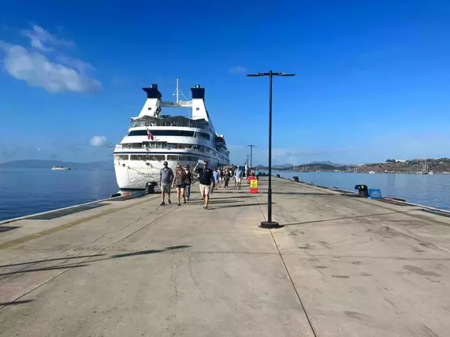Muğla'ya turist getiren Star Legend gemisi