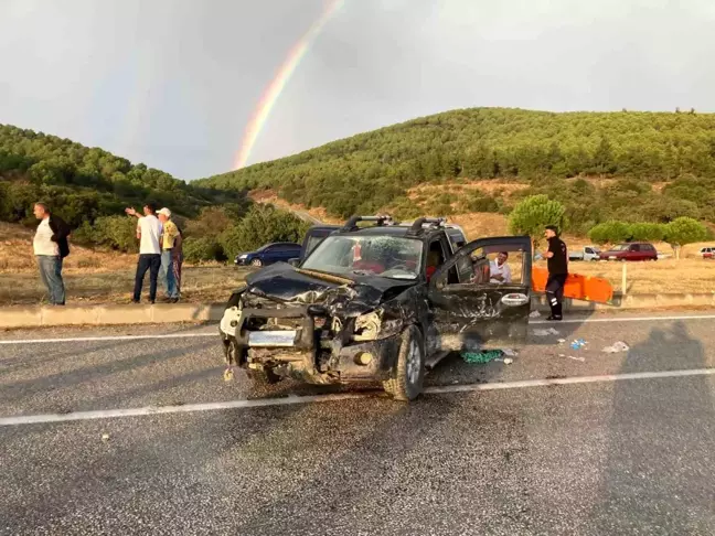 Manisa'da Kontrolden Çıkan Araç Karşı Şeride Geçerek Kaza Yaptı