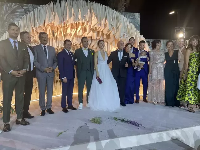 Şahinler Holding Yönetim Kurulu Başkanı Kemal Şahin'in oğlu Deniz Şahin ile Naz Ünal evlendi