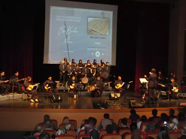 Sivas'ta Türk Halk Müziği Korosu Konseri