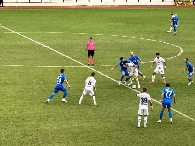 Düzcespor Arnavutköy Belediye Gençlik ve Spor'u mağlup etti