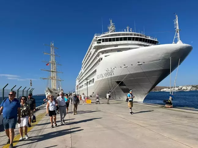 Bahamalar ve Malta bayraklı gemiler Bodrum'a geldi