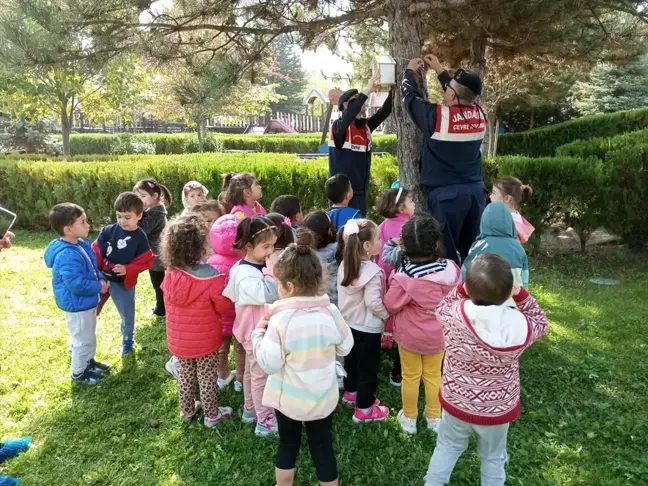 Bolu'da Jandarma Ekipleri Anaokulu Öğrencilerine Hayvan Sevgisi Aşılıyor