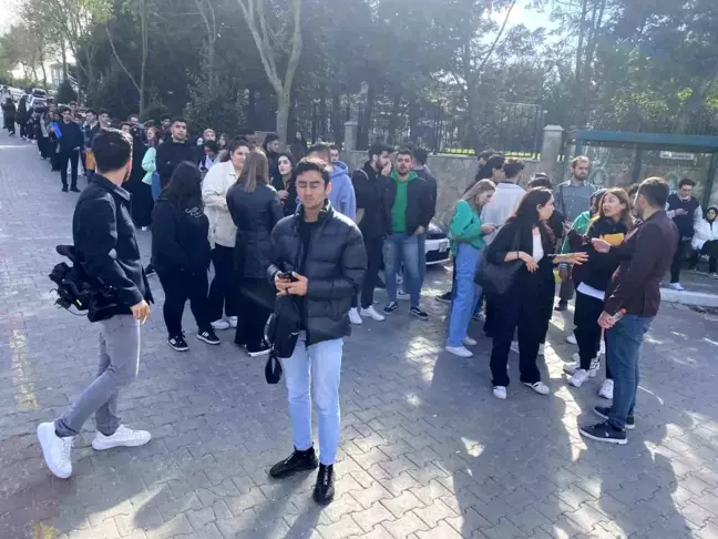 Arel Üniversitesi Öğrencileri Ring Servislerinin Ücretli Olmasına Tepki Gösterdi