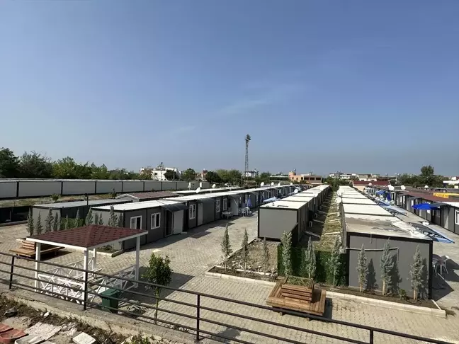 Hatay'da depremzedeler için kurulan konteyner kente aileler yerleşmeye başladı