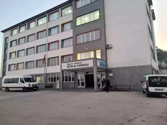 Amasya'da İlkokulda 14 Öğrenci Gıda Zehirlenmesi Şüphesiyle Hastaneye Kaldırıldı