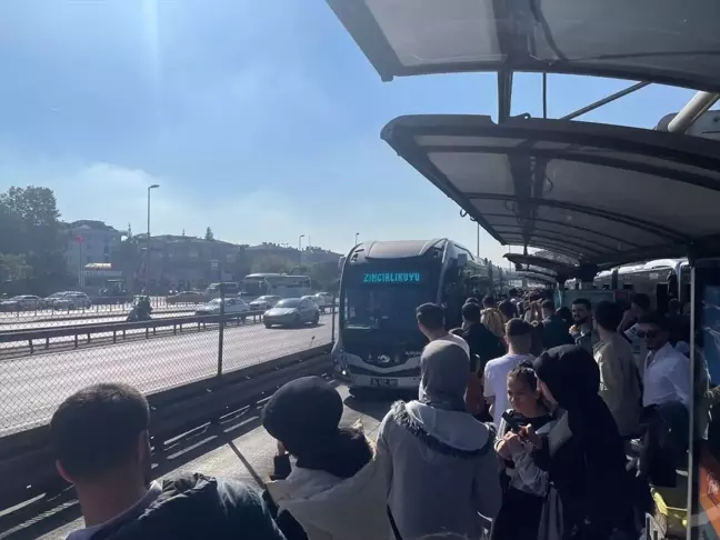 Beylikdüzü-Zincirlikuyu Metrobüs Seferlerinde Aksama