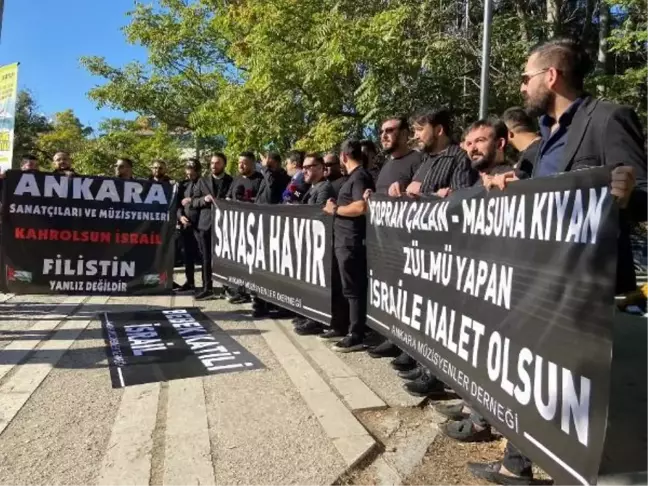 Ankaralı Müzisyenler İsrail Büyükelçiliği Önünde Protesto Düzenledi