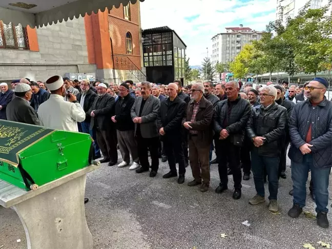 İhlas Holding Avukatı İrfan Hattatoğlu'nun annesi Rahime Hattatoğlu son yolculuğuna uğurlandı