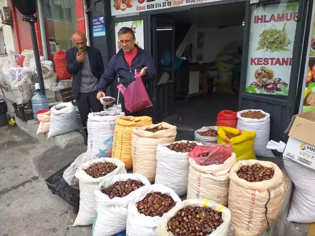 Zonguldak'ın Alaplı ilçesinde sezonun ilk kestanesi pazar tezgahlarında