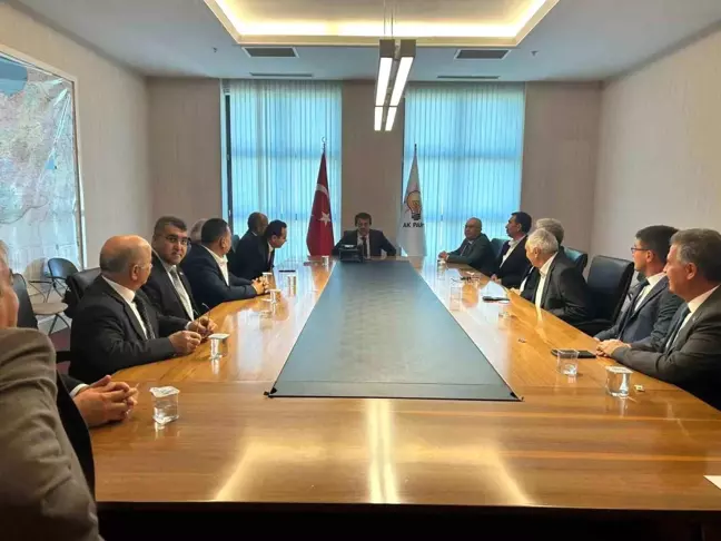 Denizli Çameli Belediye Başkanı Cengiz Arslan ve heyeti Nihat Zeybekçi'yi ziyaret etti
