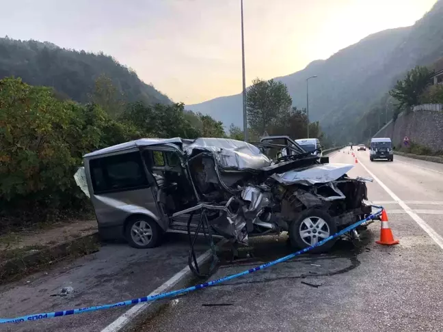 Karabük'te Alkollü Minibüs Kazası: Bir Kişi Hayatını Kaybetti