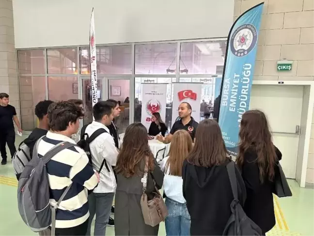 Bursa Emniyet Müdürlüğü Üniversite Kampüslerinde Propagandaya Karşı Bilinçlendirme Faaliyetleri Yürütüyor