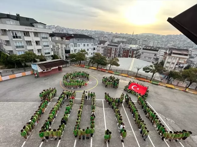 Çayırova İlkokulu Öğrencilerinden 100. Yıl Koreografisi